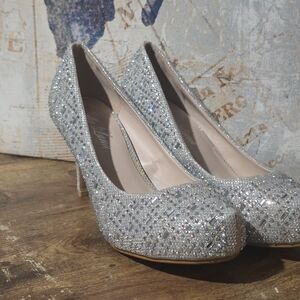 Sparkling Silver Embellished Women's Pumps